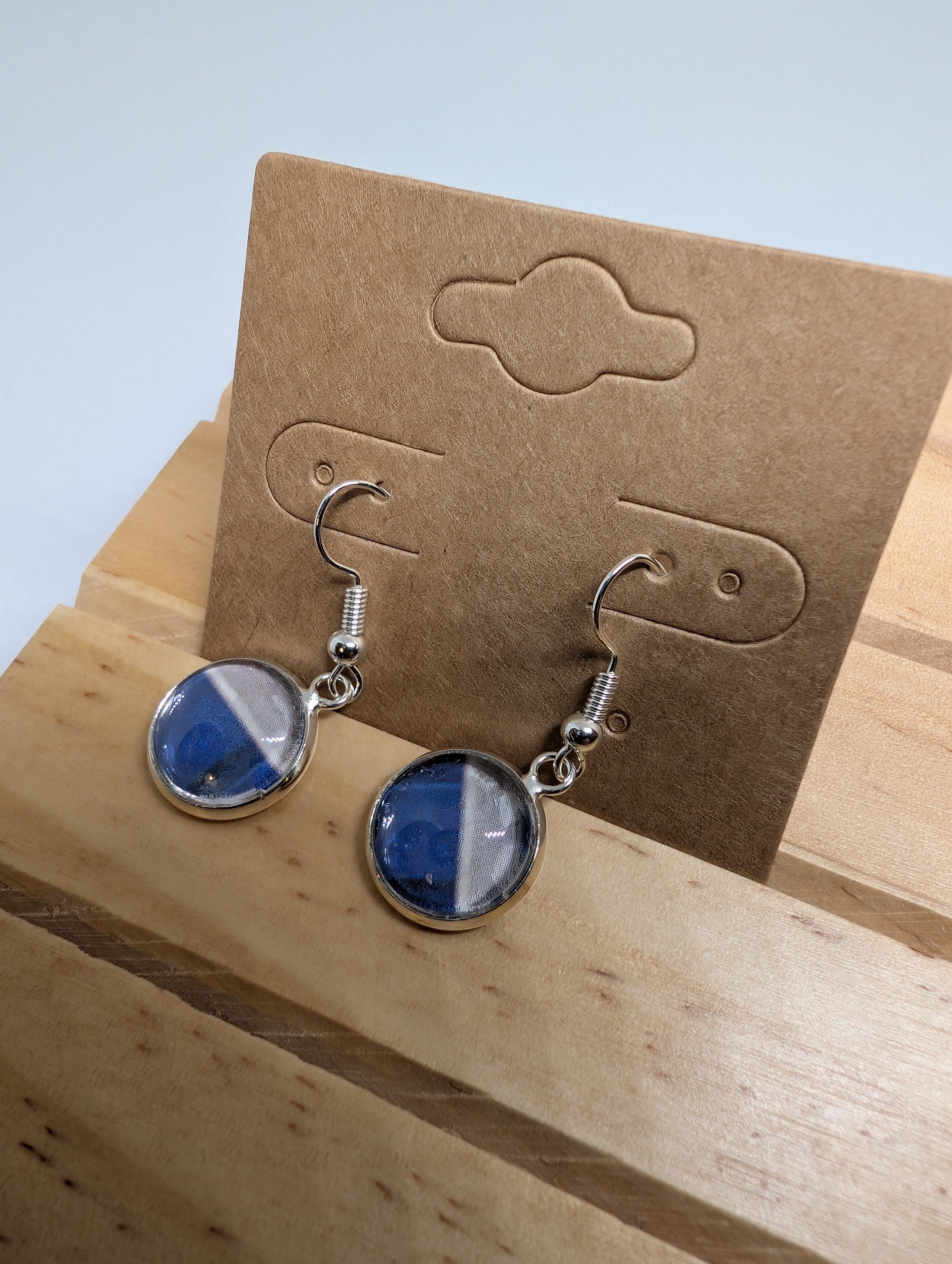 Split Sky Discs, handmade beaded earrings in blue, white and silver