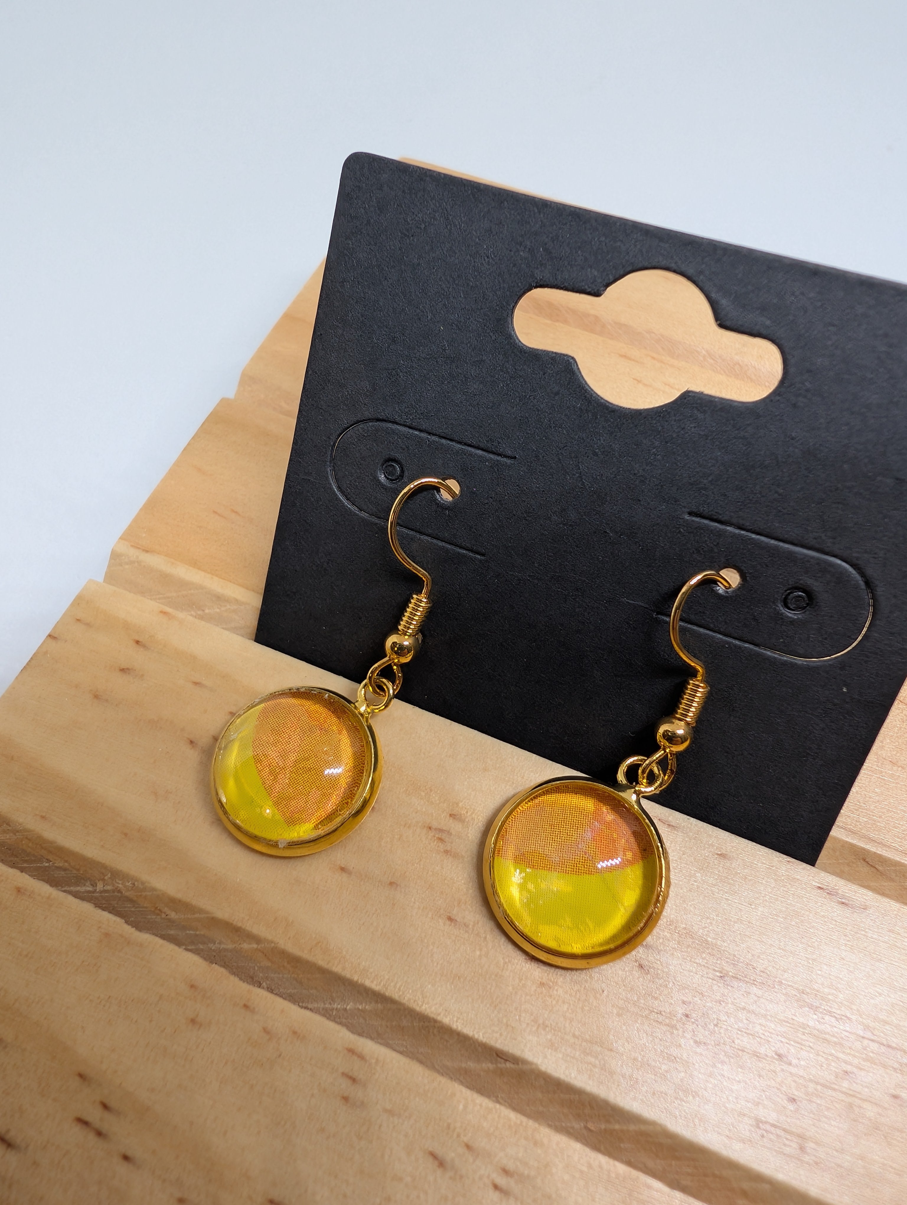 Bright Lemon Glow, handmade beaded earrings in yellow, orange and gold